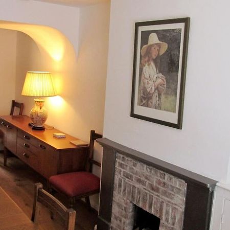Welcoming Cottage In Chichester Near City Centre Bagian luar foto