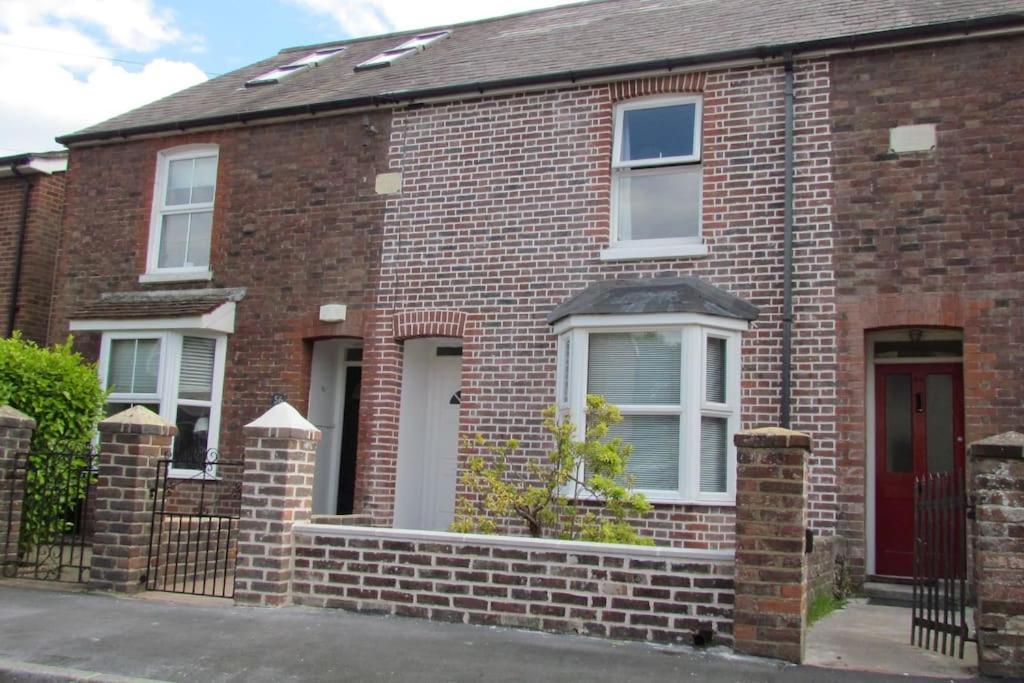 Welcoming Cottage In Chichester Near City Centre Bagian luar foto