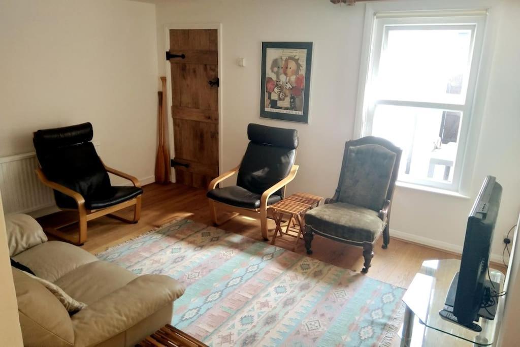 Welcoming Cottage In Chichester Near City Centre Bagian luar foto