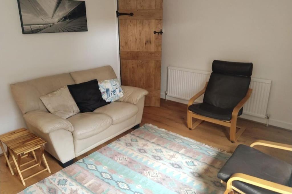 Welcoming Cottage In Chichester Near City Centre Bagian luar foto