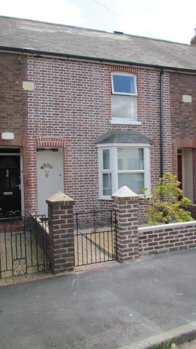 Welcoming Cottage In Chichester Near City Centre Bagian luar foto
