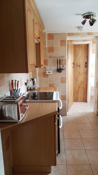 Welcoming Cottage In Chichester Near City Centre Bagian luar foto