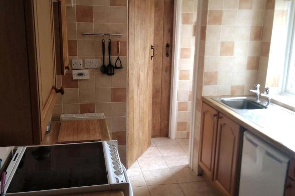 Welcoming Cottage In Chichester Near City Centre Bagian luar foto