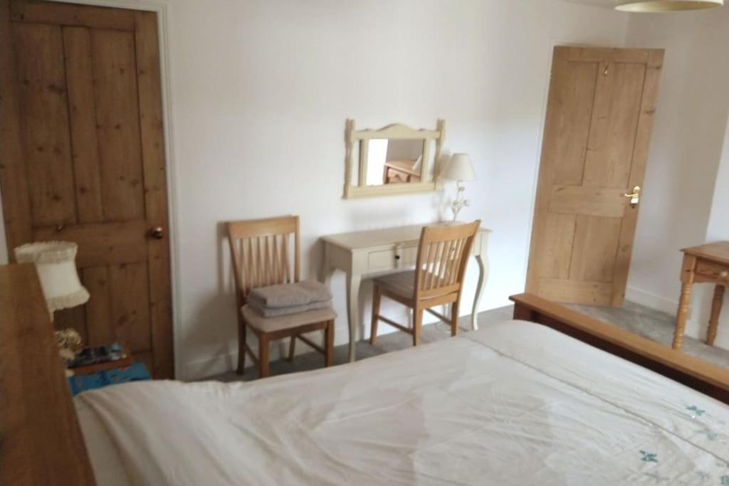 Welcoming Cottage In Chichester Near City Centre Bagian luar foto