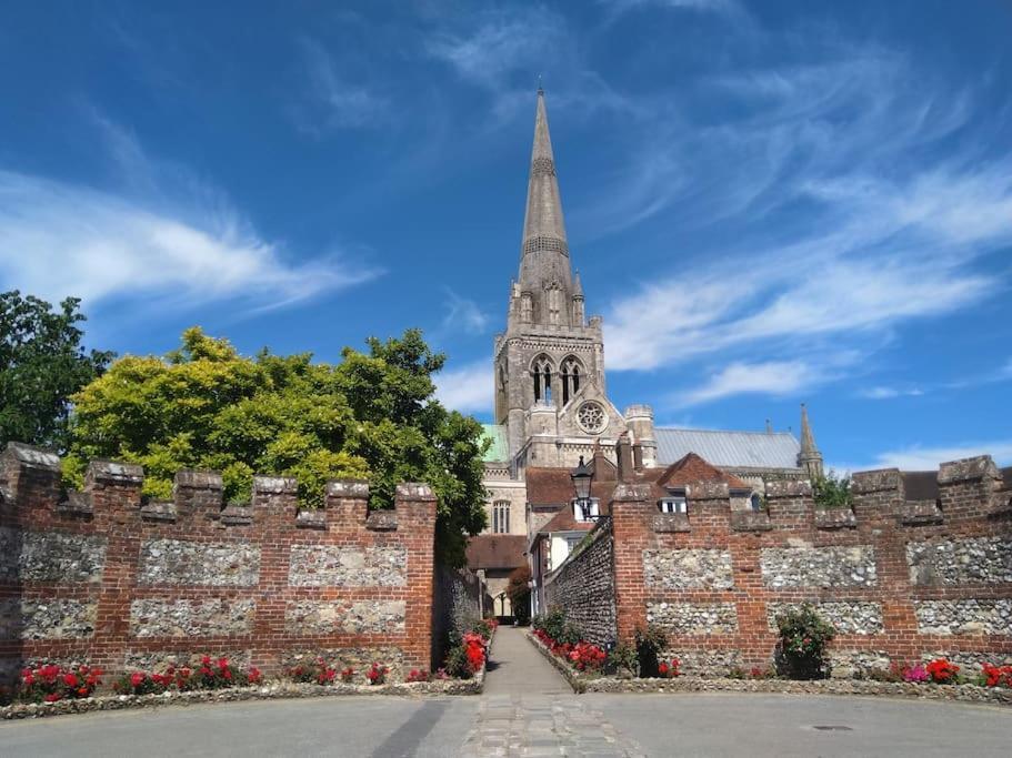 Welcoming Cottage In Chichester Near City Centre Bagian luar foto