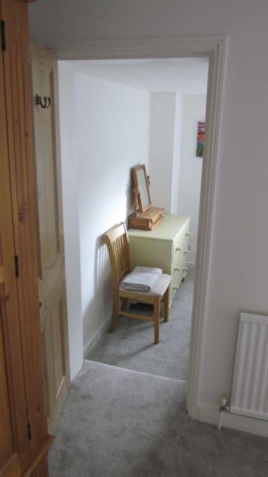 Welcoming Cottage In Chichester Near City Centre Bagian luar foto