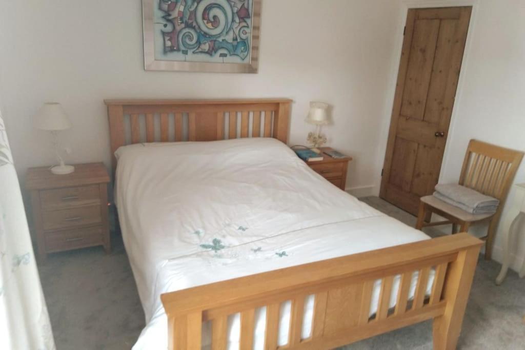 Welcoming Cottage In Chichester Near City Centre Bagian luar foto