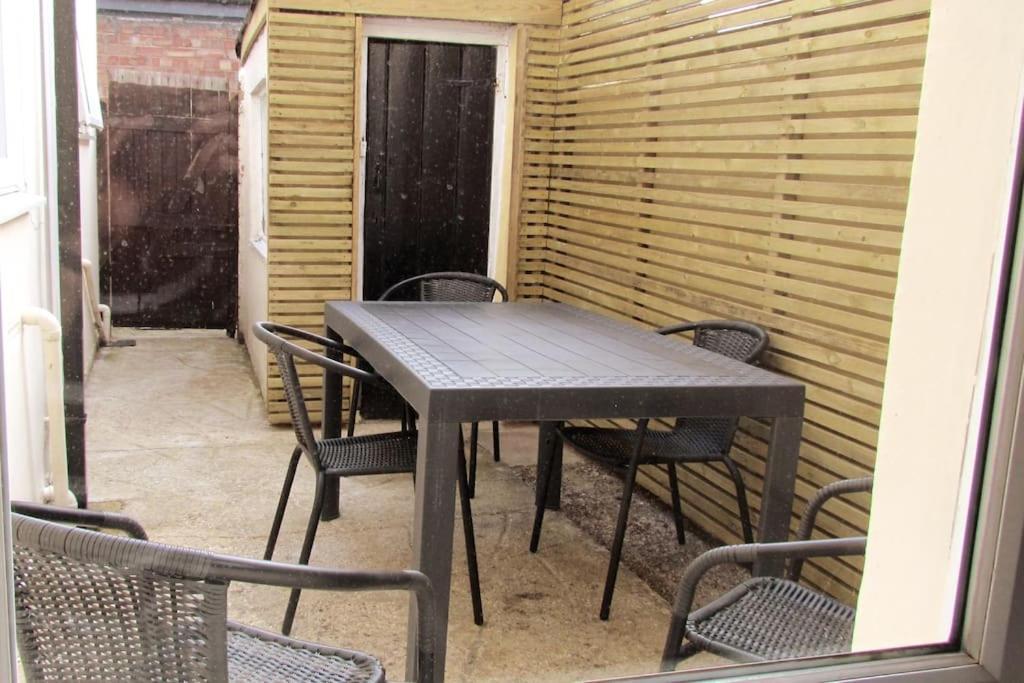 Welcoming Cottage In Chichester Near City Centre Bagian luar foto